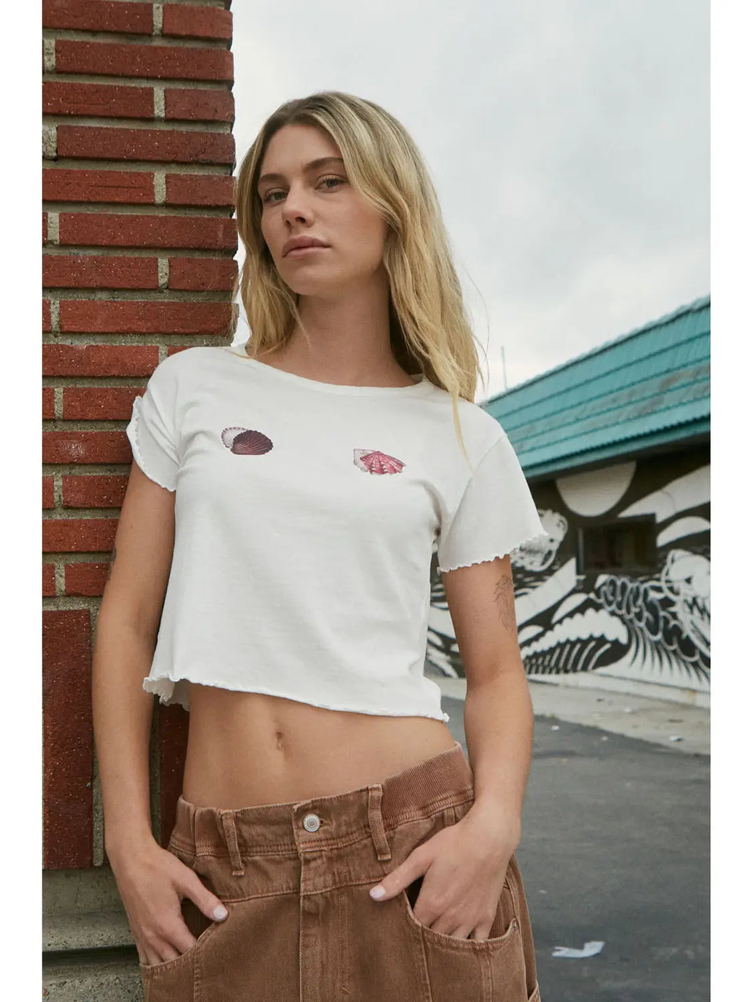 Seashell Vintage Wash Cropped Graphic Tee